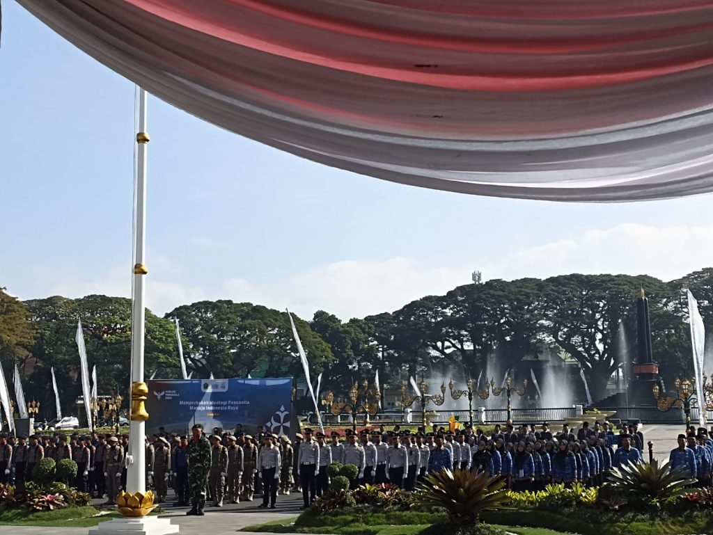 Upacara Hari Lahir Pancasila di Balai Kota Malang: Kokohkan Persatuan Menuju Indonesia Raya Upacara Hari Lahir Pancasila di Balai Kota Malang: Kokohkan Persatuan Menuju Indonesia Raya
