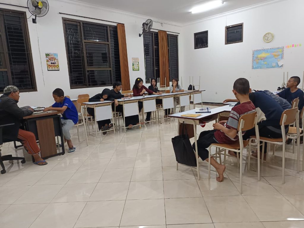 DPC FKPQ Kota Malang Perkuat Pembinaan Rohani Siswa Sekolah Rakyat Menengah Pertama (SRMP) DPC FKPQ Kota Malang Perkuat Pembinaan Rohani Siswa Sekolah Rakyat Menengah Pertama (SRMP)